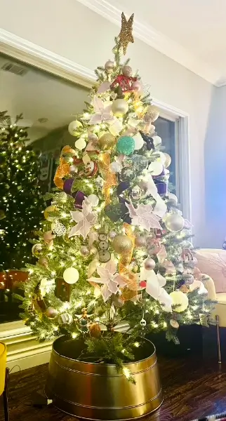 Elegant, professionally decorated Christmas tree in a living room by Dooley Designs by Kim